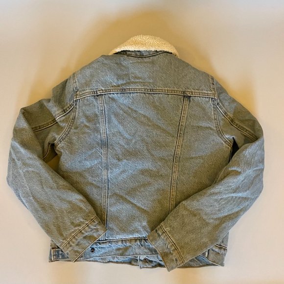 Levi's Shearling Denim Trucker Jacket, Women's Small, Light Distressed Blue - Picture 4 of 5